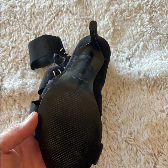 ( Kendall + Kylie) Elegant Black High Heel Sandals - Picture 9 of 11